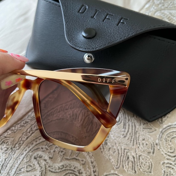 Diff Cateye Tortoise Sunglasses - Picture 5 of 5